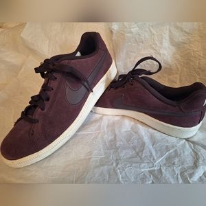 Nike Women's plum sneakers size 8